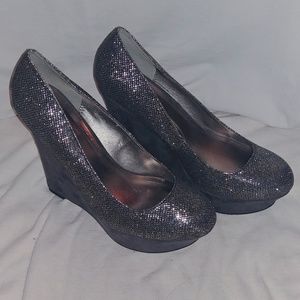 Grey glittery wedge